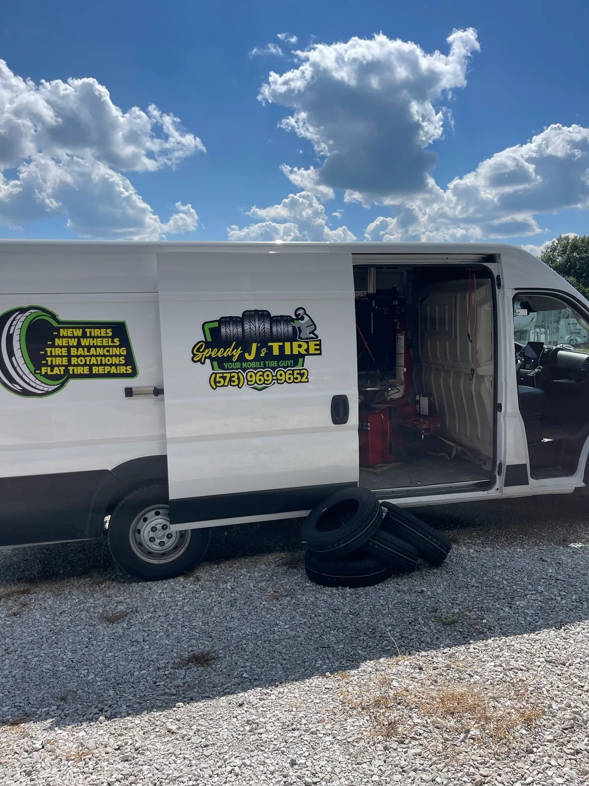 Speedy J’s mobile tire service van on a real service job